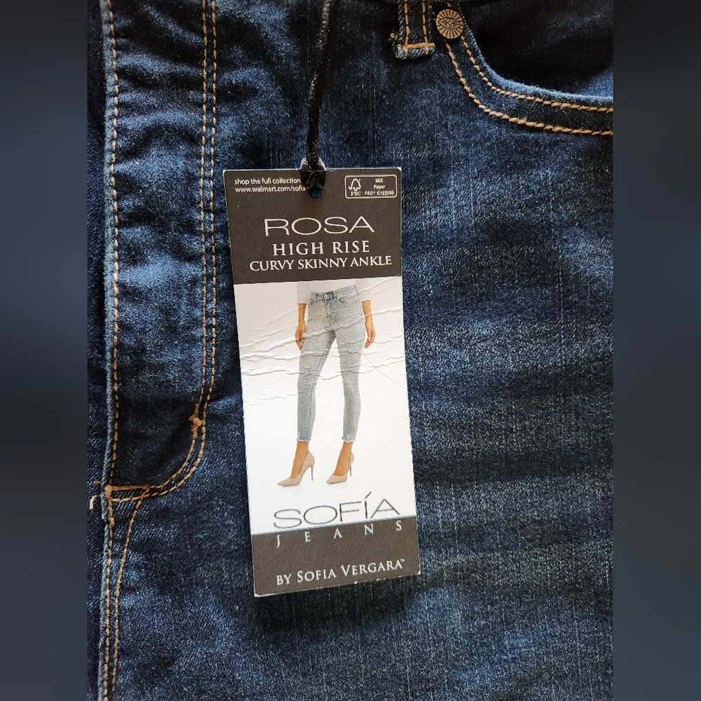 Sofia Vergara, Dark Blue Denim Jeans - Picture 3 of 10